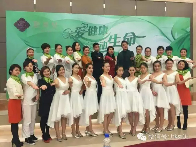 ���ʿ���I(l��ng)ʢ�����F(tu��n)��Ӣ�F(tu��n)�(du��)�c�����F(tu��n)�(du��)��Ӱ