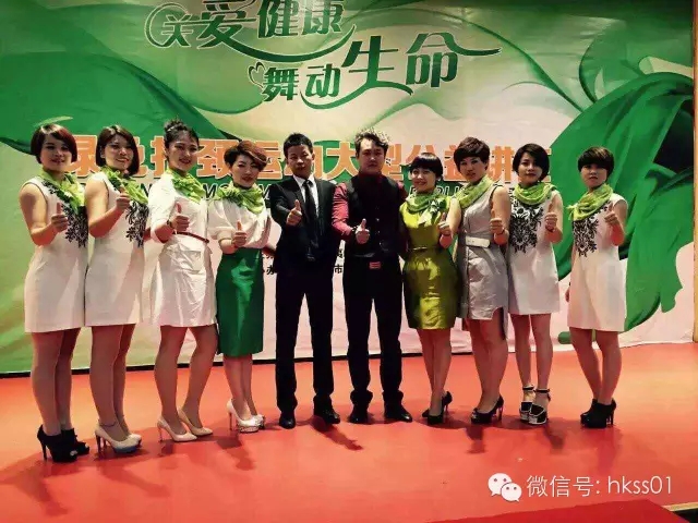 ʢ�����F(tu��n)����ƽ����(j��ng)����Sophie�ώ������ʿ�������x���Ҽ���Ӣ�F(tu��n)꠺�Ӱ